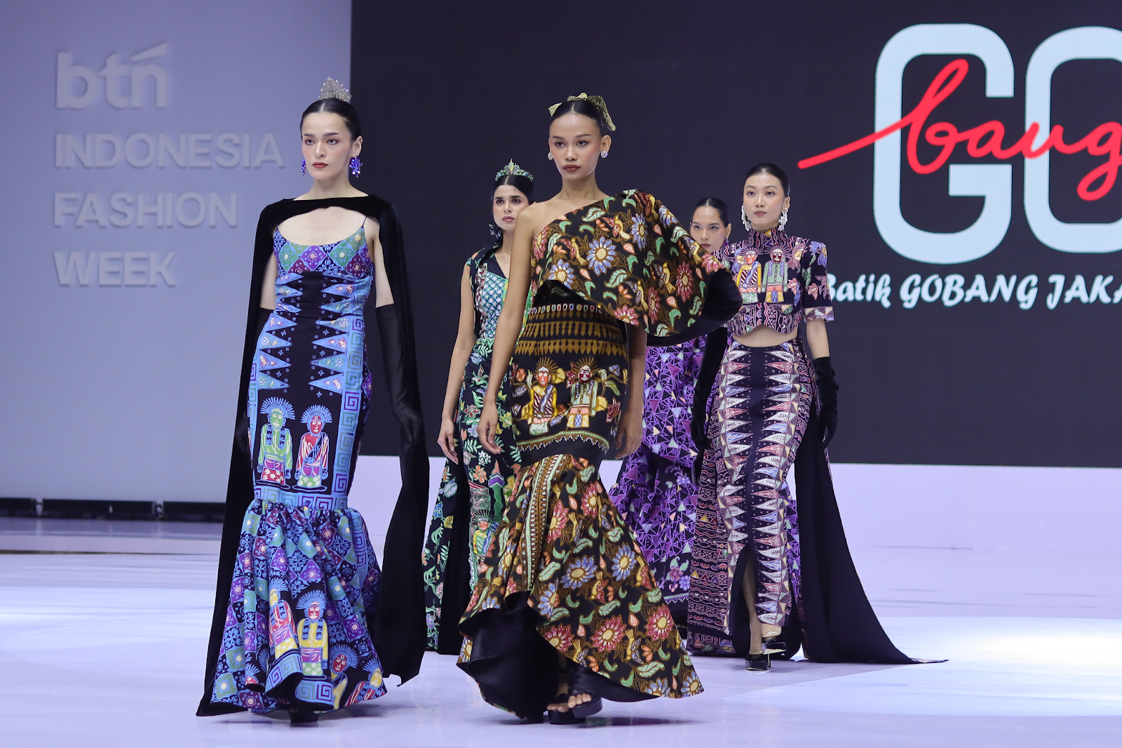 Fashion Berbasis Budaya Indonesia 2025: Inovasi Desainer Lokal, Wastra Digital, dan Daya Saing Global